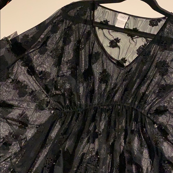 Lace bat winged blouse - Picture 2 of 4